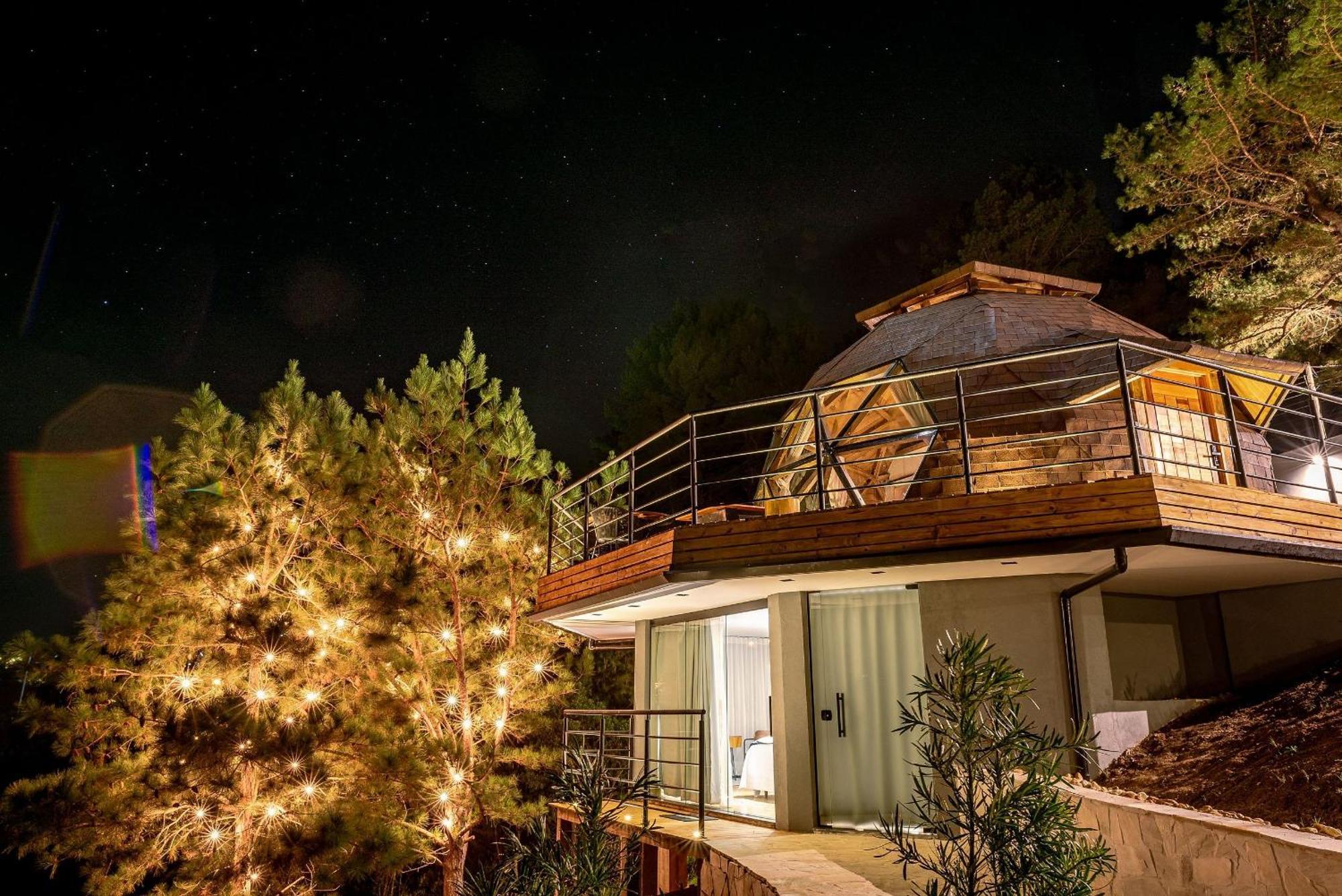 Le Dome Glamping - *